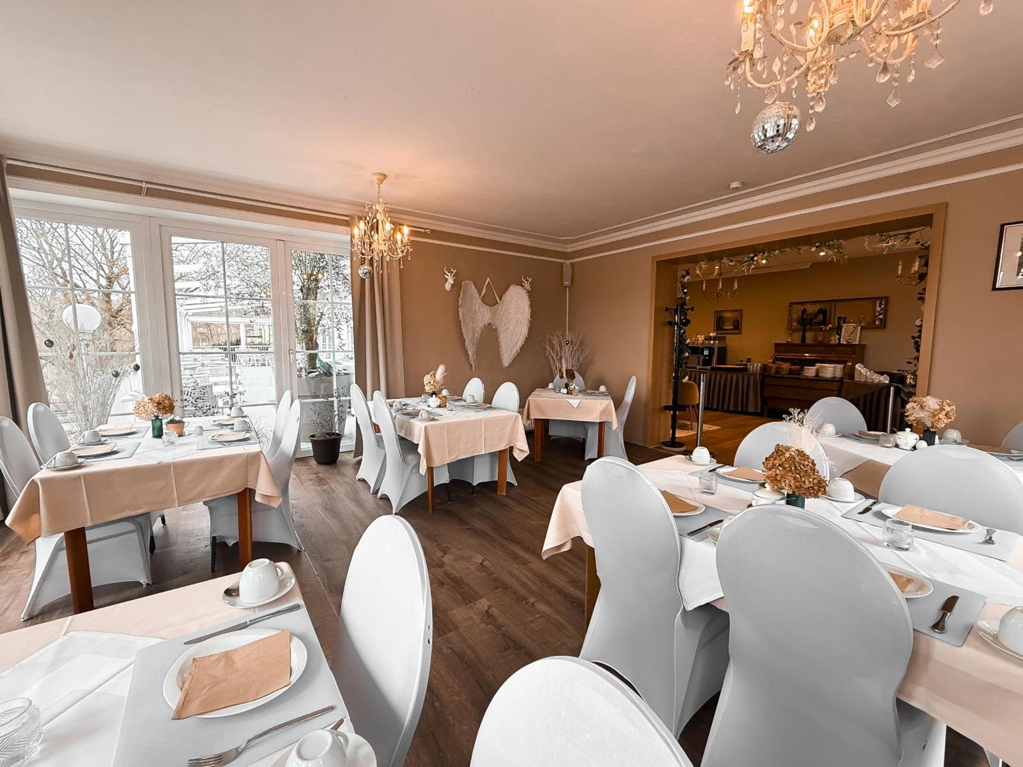 Strandhotel Vier Jahreszeiten Hotel 3*